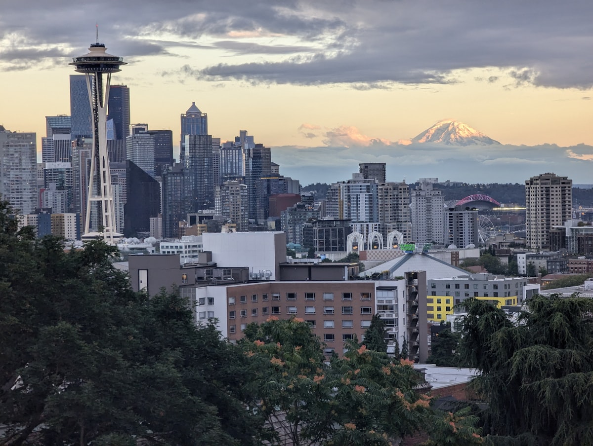 Seattle skyline with Mount Rainier, sell your mortgage note in Washington